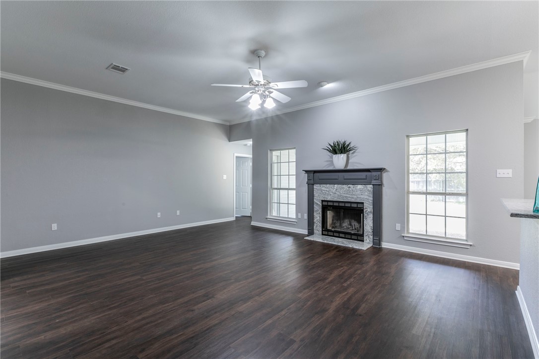 917 Crested Butte Drive, Hewitt, Texas image 2