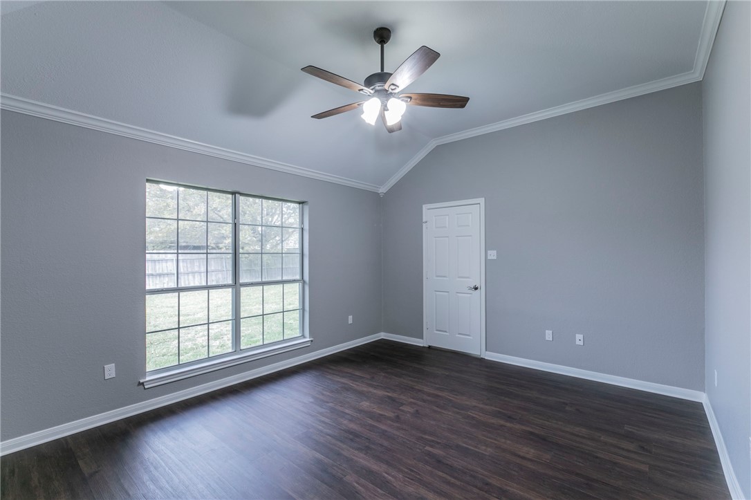 917 Crested Butte Drive, Hewitt, Texas image 14
