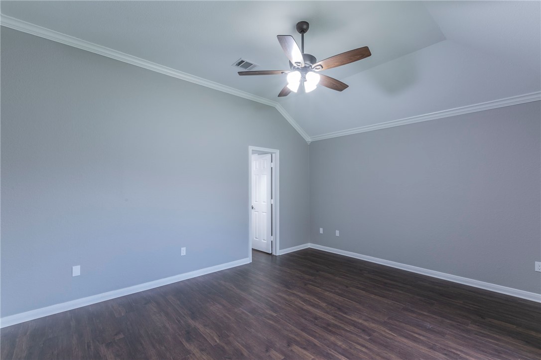 917 Crested Butte Drive, Hewitt, Texas image 11