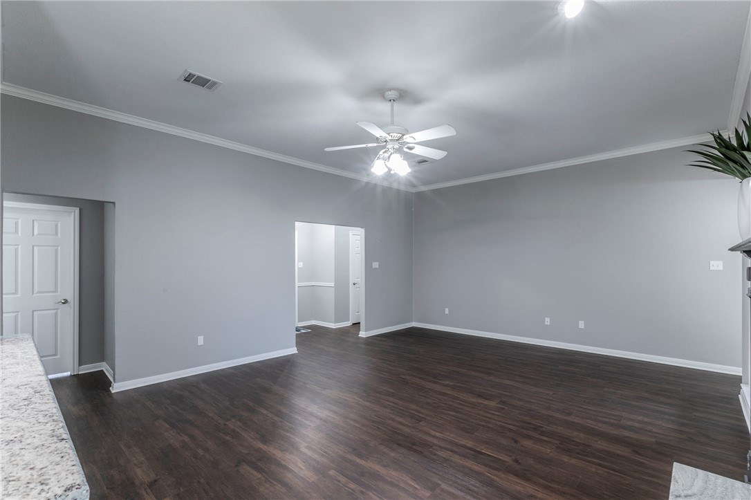 917 Crested Butte Drive, Hewitt, Texas image 5