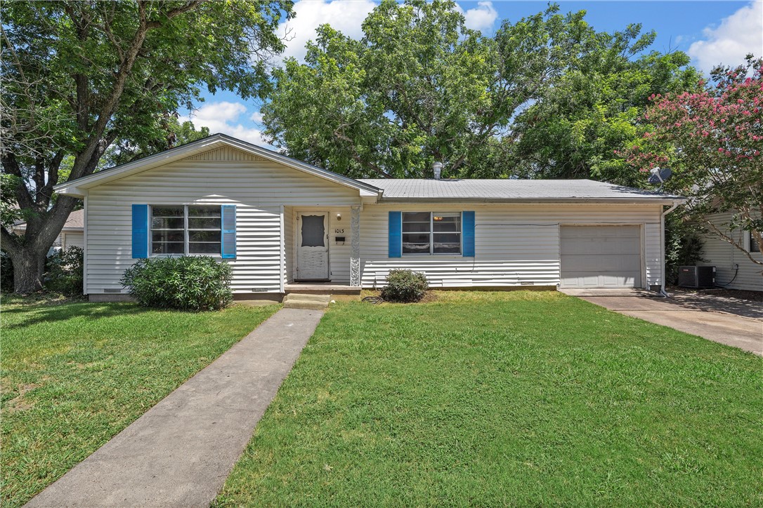 1013 Mclennan Avenue, Mart, Texas image 1