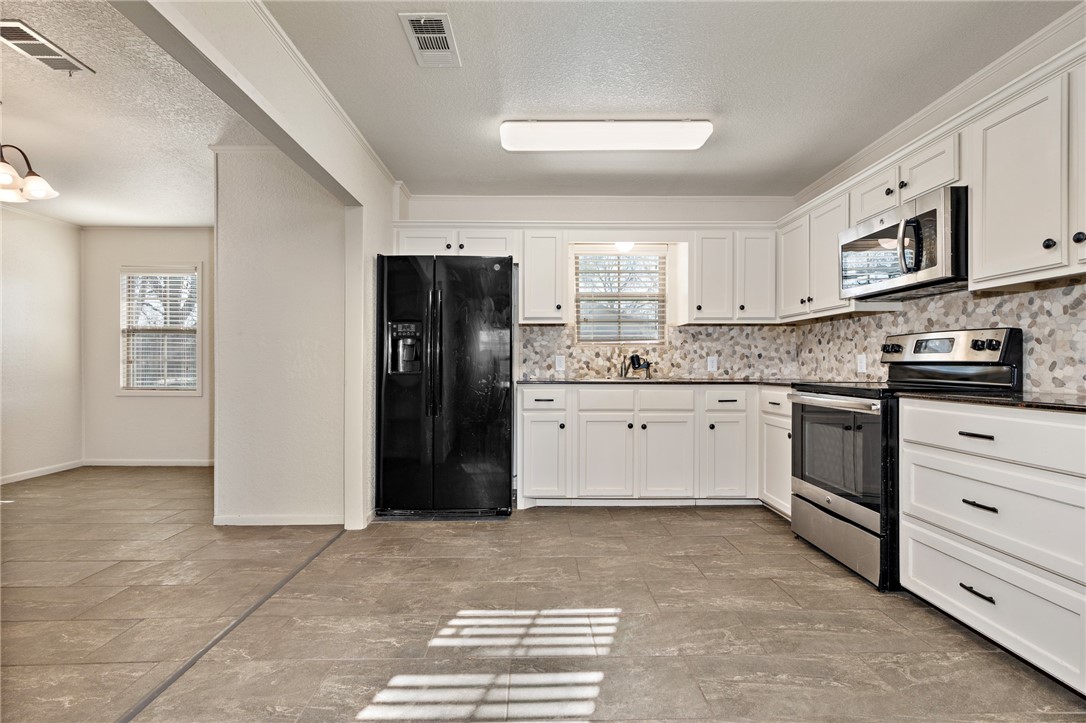 403 Live Oak Street, Valley Mills, Texas image 6