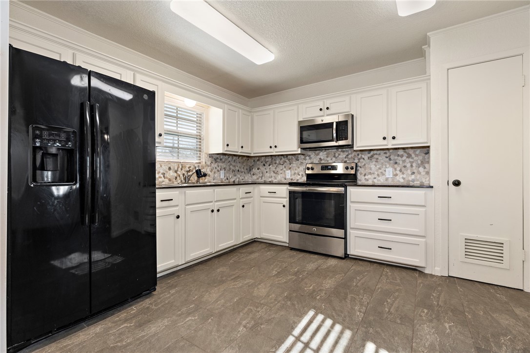 403 Live Oak Street, Valley Mills, Texas image 7