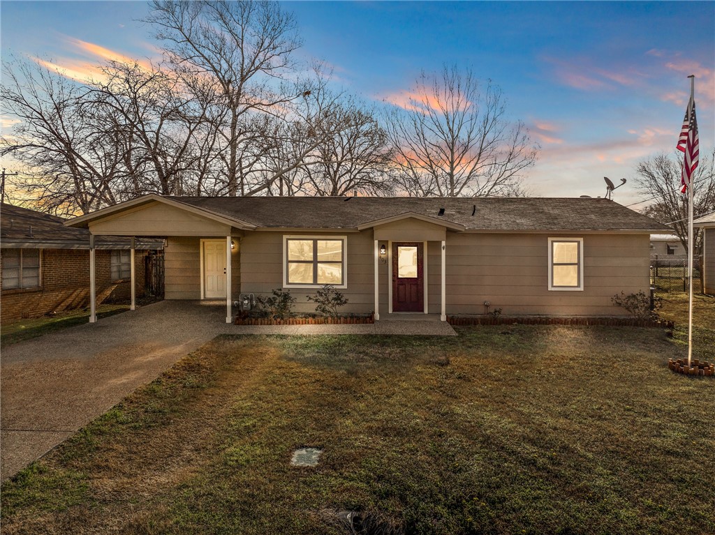 403 Live Oak Street, Valley Mills, Texas image 1