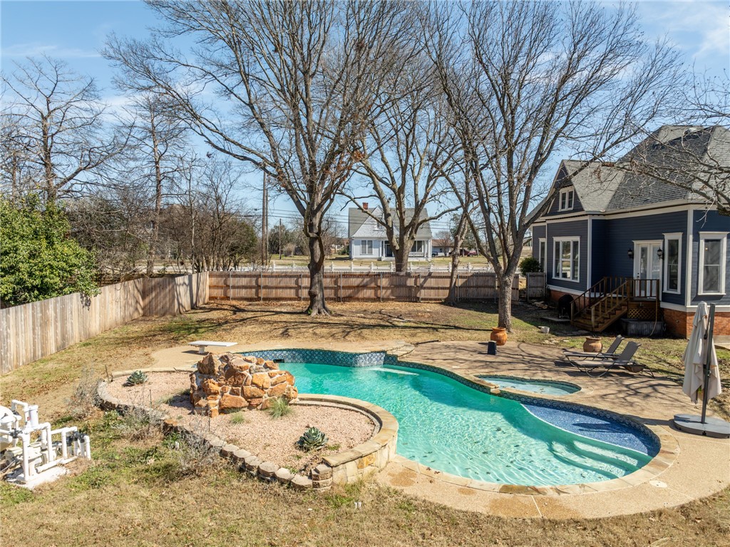 406 S Bordon Street, Lorena, Texas image 40
