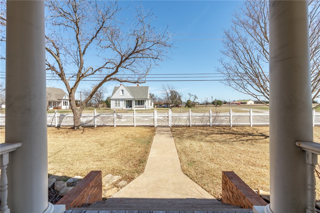 406 S Bordon Street, Lorena, Texas image 5