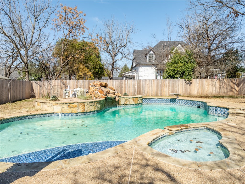 406 S Bordon Street, Lorena, Texas image 39