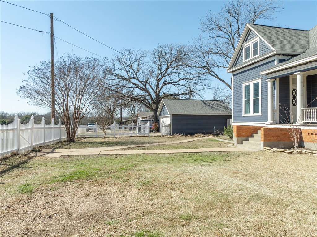 406 S Bordon Street, Lorena, Texas image 46