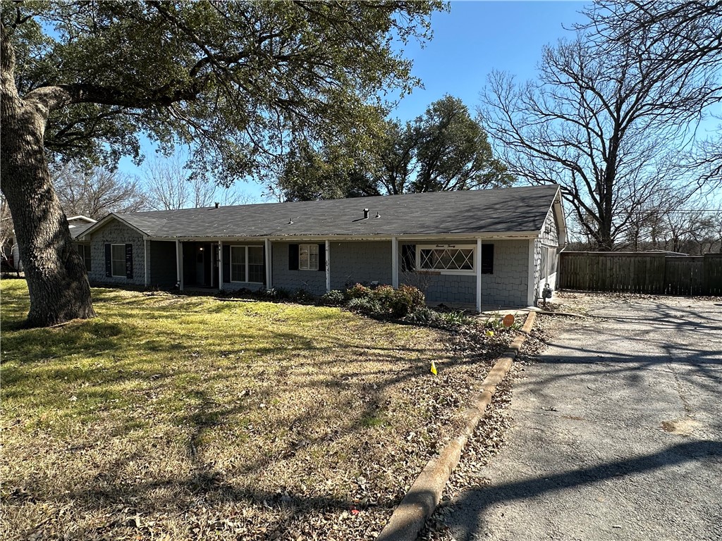 1120 Tamarisk Drive, Mexia, Texas image 9