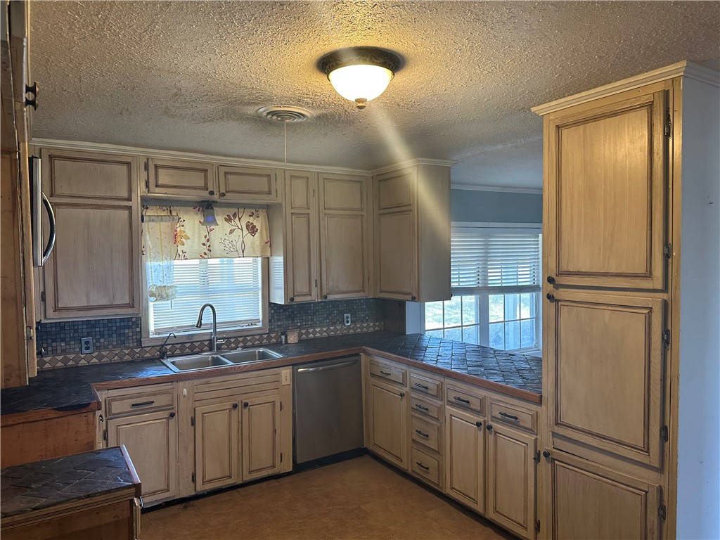 1120 Tamarisk Drive, Mexia, Texas image 17