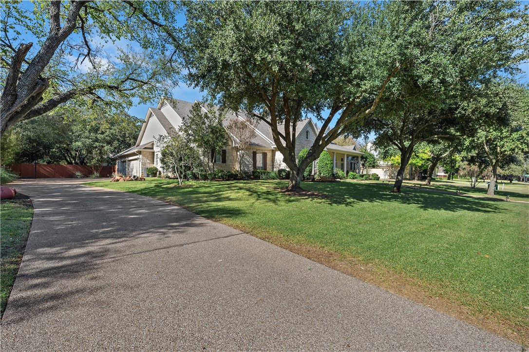 7051 Ledge Stone Drive, McGregor, Texas image 3