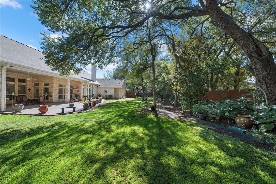 7051 Ledge Stone Drive, McGregor, Texas image 35