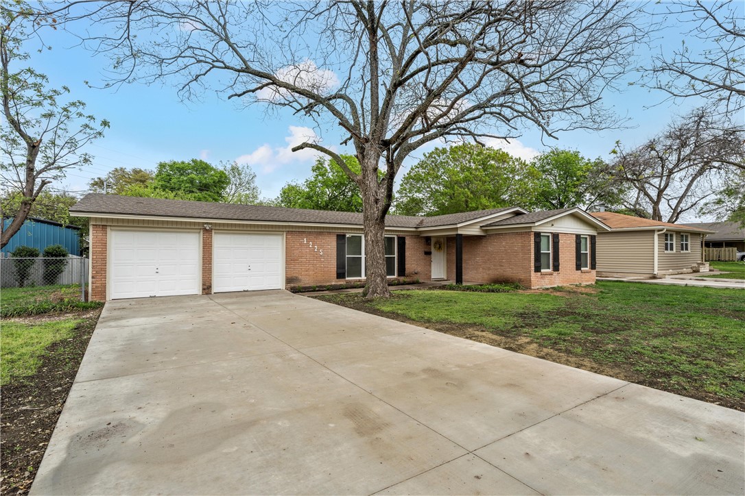 1225 Meadowbrook Road, Waco, Texas image 2