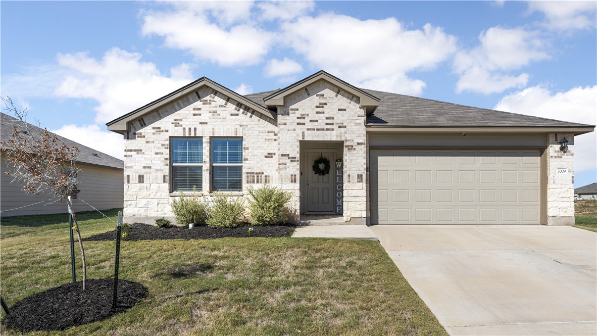 7009 Llano Drive, China Spring, Texas image 1