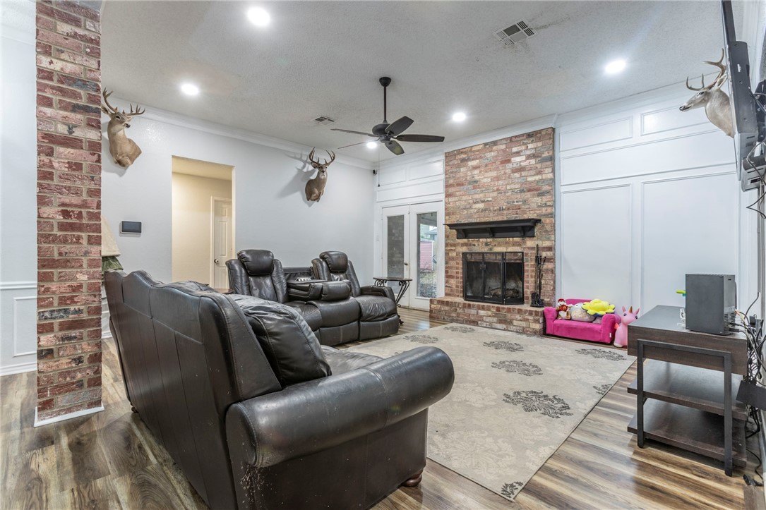 240 Cross Country Drive, Hewitt, Texas image 2