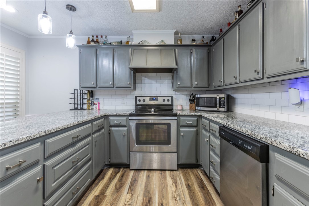 240 Cross Country Drive, Hewitt, Texas image 5