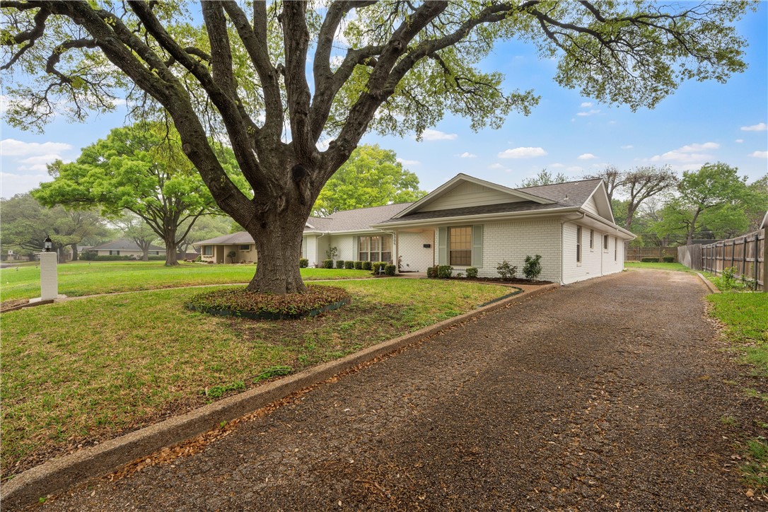 5305 Lake Highlands Drive, Waco, Texas image 2
