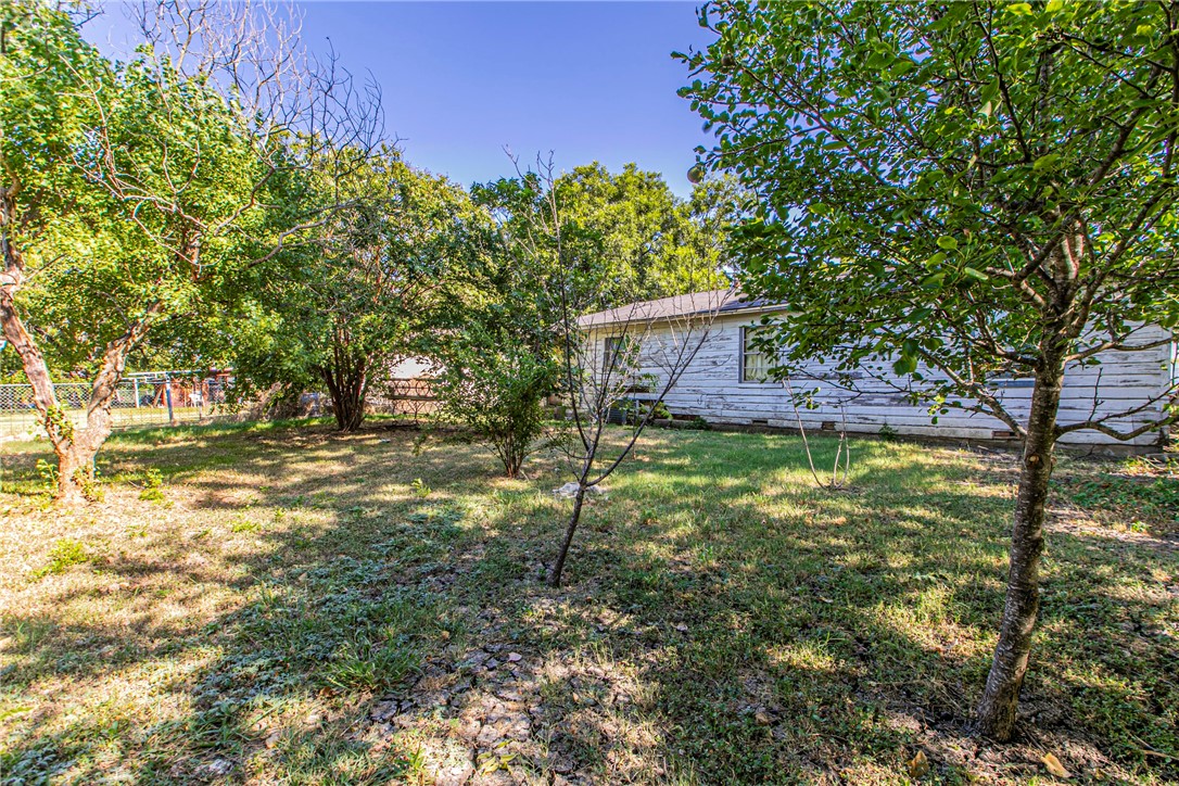 509 E Pine Street, West, Texas image 25