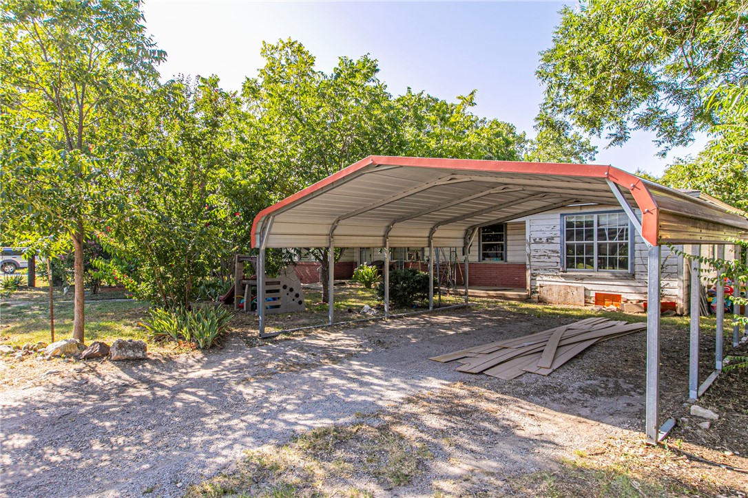 509 E Pine Street, West, Texas image 4