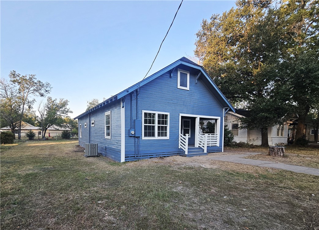 310 E State Street, Groesbeck, Texas image 2