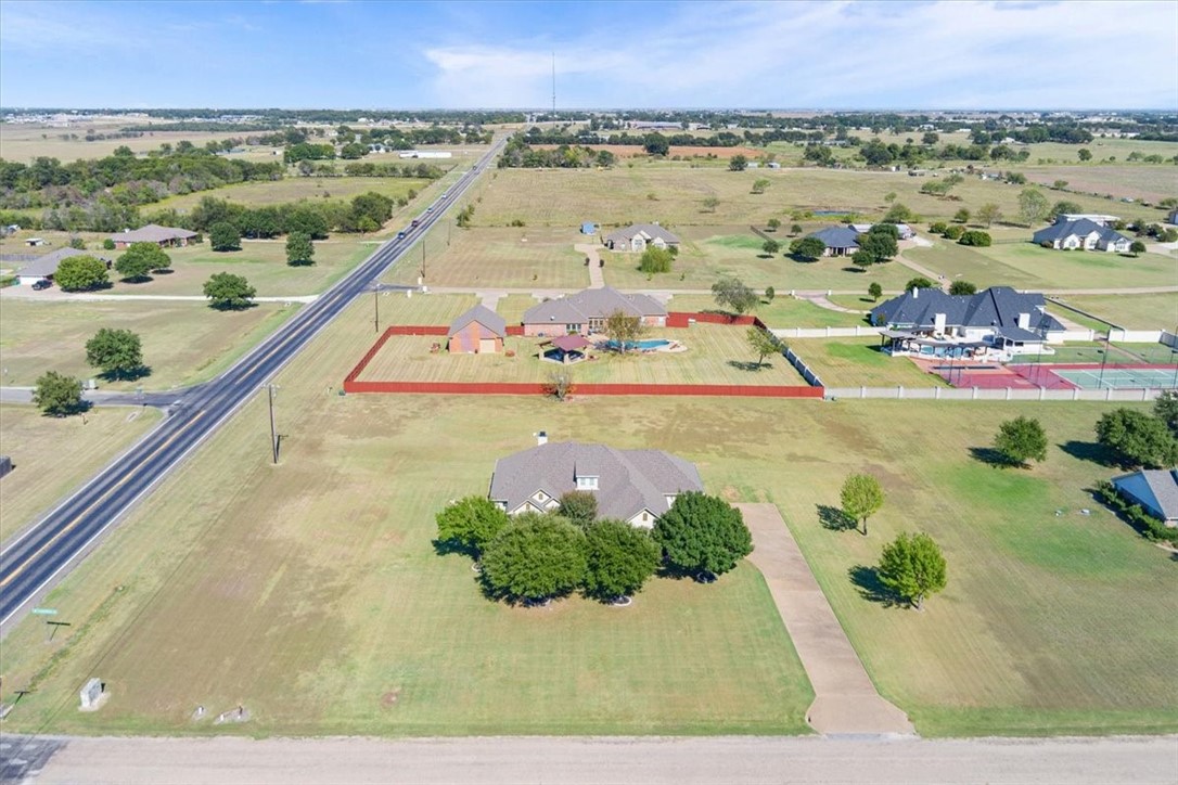 125 N Quail Run Drive, West, Texas image 2