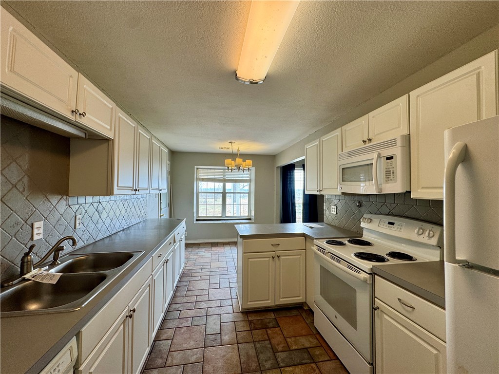 224 Quail Run Drive, Woodway, Texas image 12