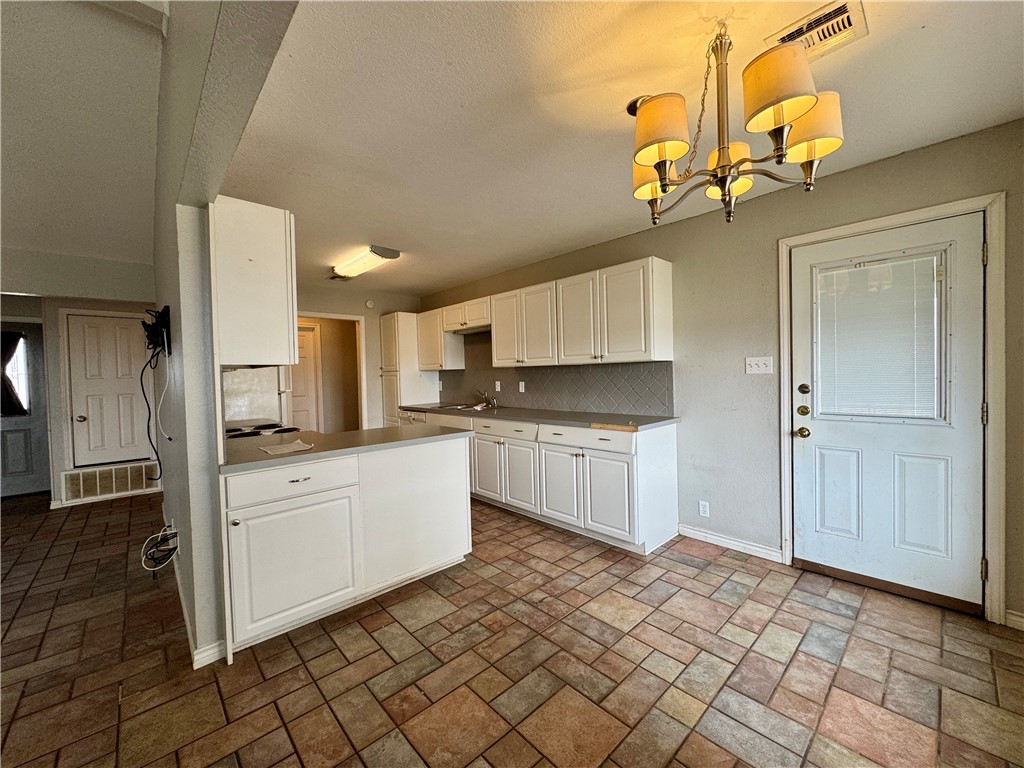 224 Quail Run Drive, Woodway, Texas image 5