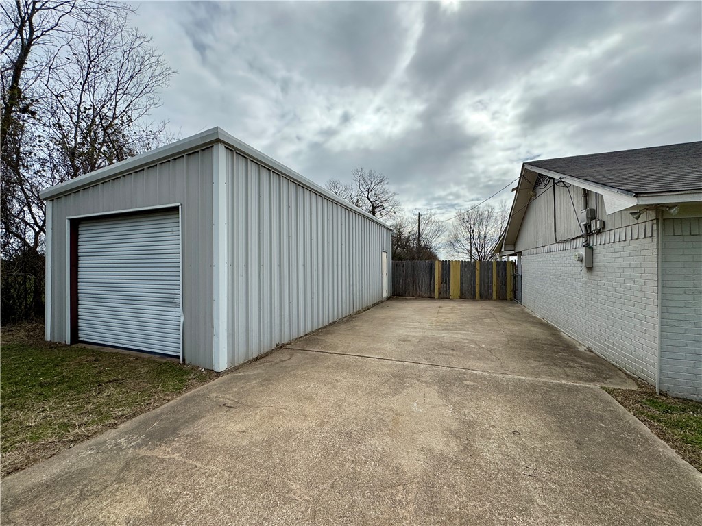 224 Quail Run Drive, Woodway, Texas image 3
