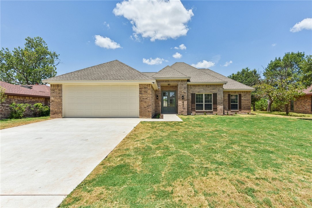 209 Country Club Drive, Marlin, Texas image 5