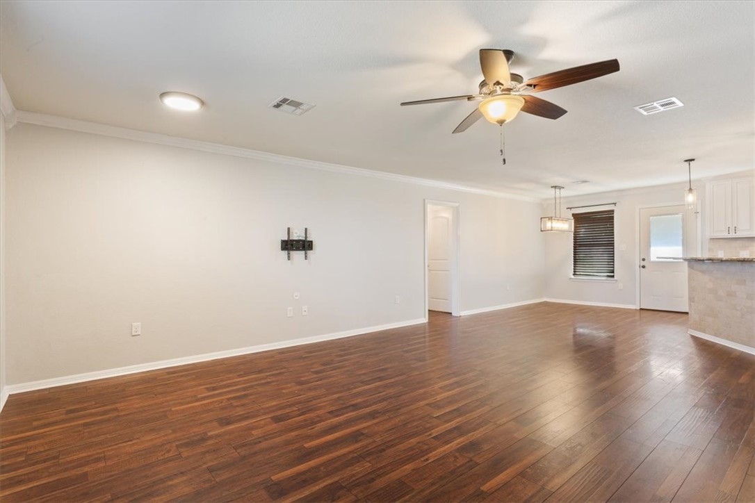 806 N College Avenue, West, Texas image 4