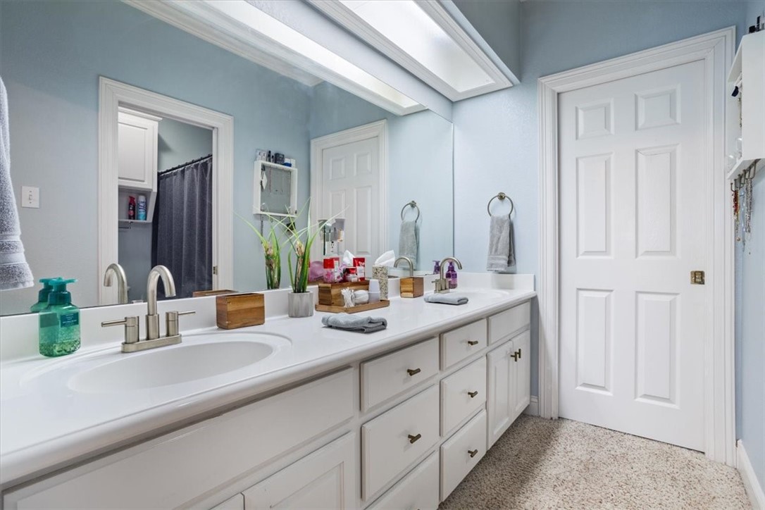 1540 Austin Hines Drive, China Spring, Texas image 34