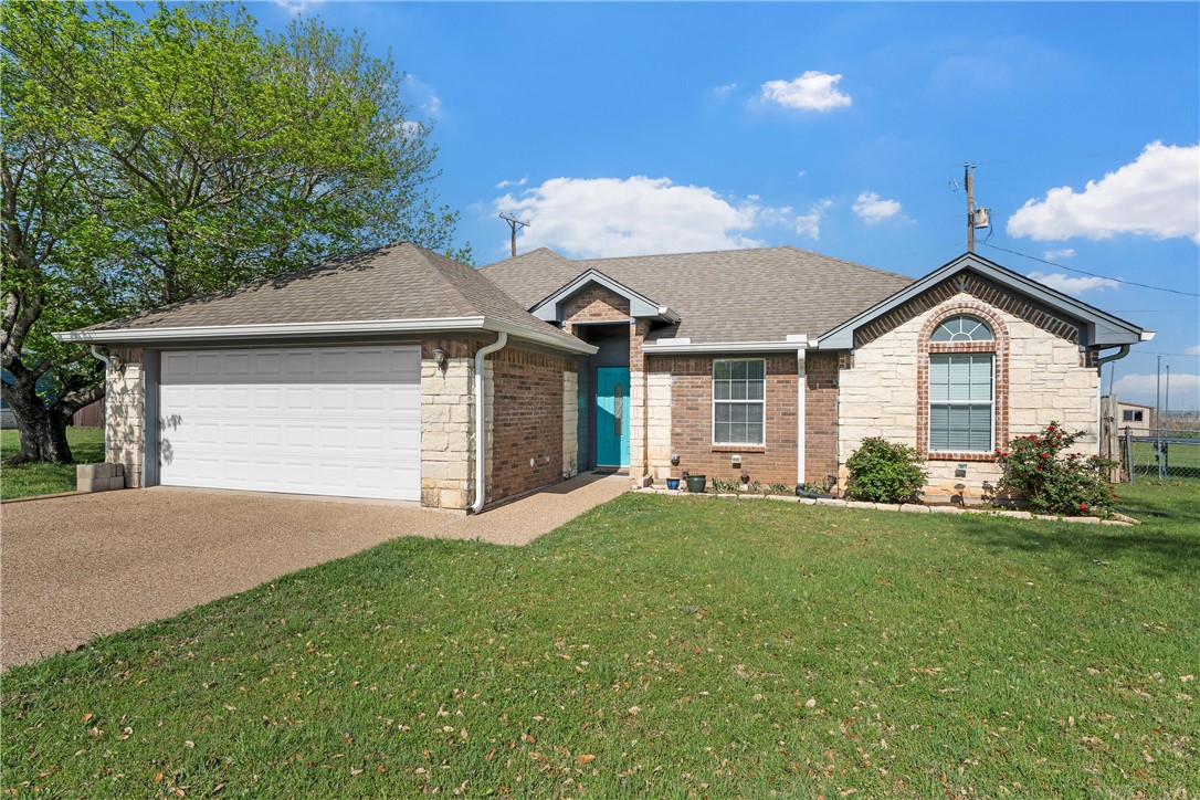 401 David Davis Drive, McGregor, Texas image 1