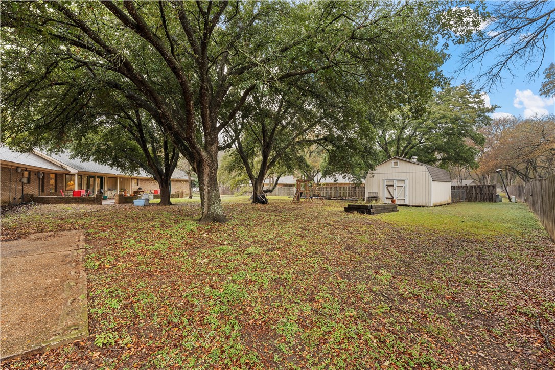 297 Leafy Hollow Lane, McGregor, Texas image 25