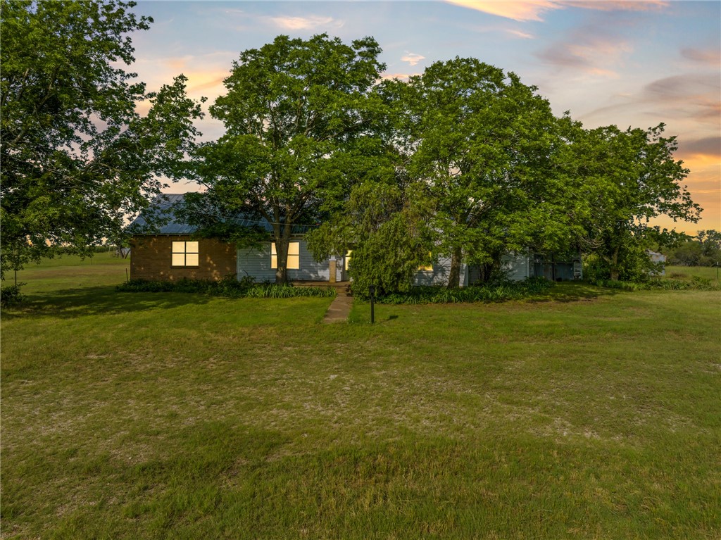 16401 Cedar Rock Parkway, Crawford, Texas image 4