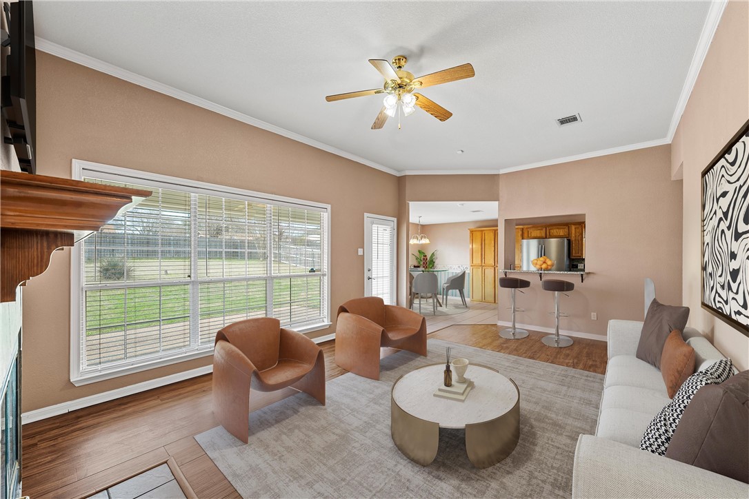 716 Barton Creek Drive, Hewitt, Texas image 3
