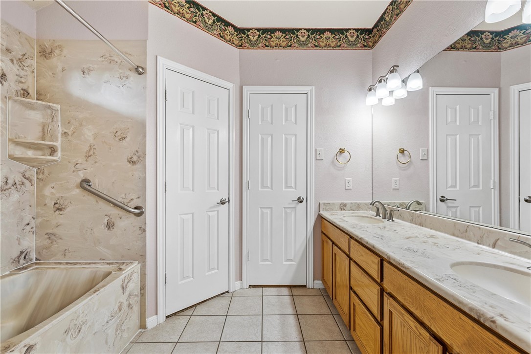 716 Barton Creek Drive, Hewitt, Texas image 18