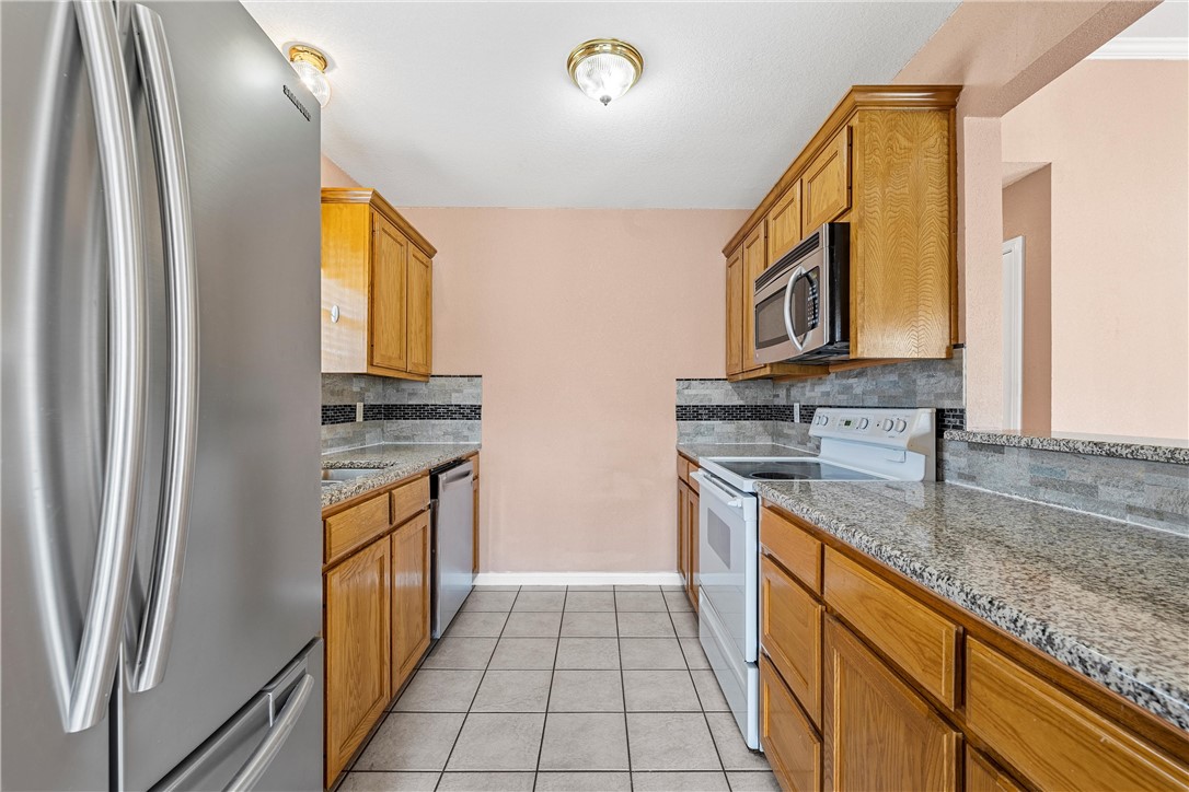 716 Barton Creek Drive, Hewitt, Texas image 6