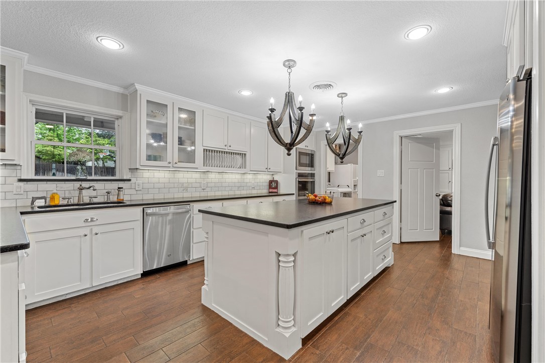 367 Broughton Drive, Woodway, Texas image 15