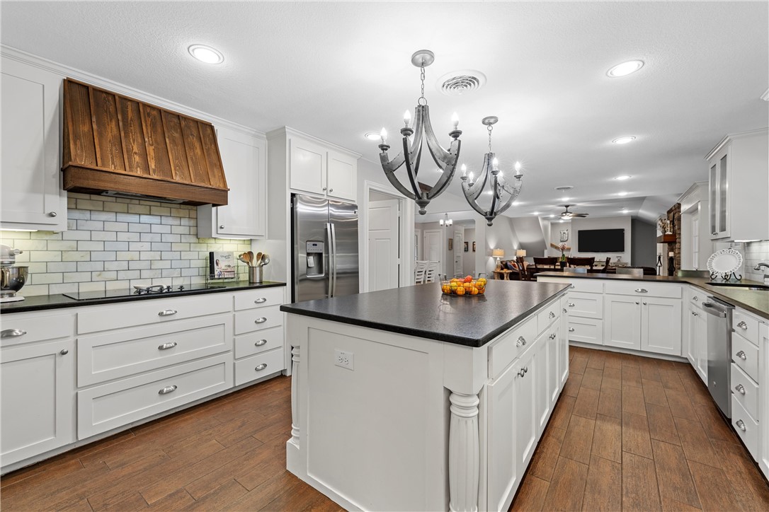 367 Broughton Drive, Woodway, Texas image 14