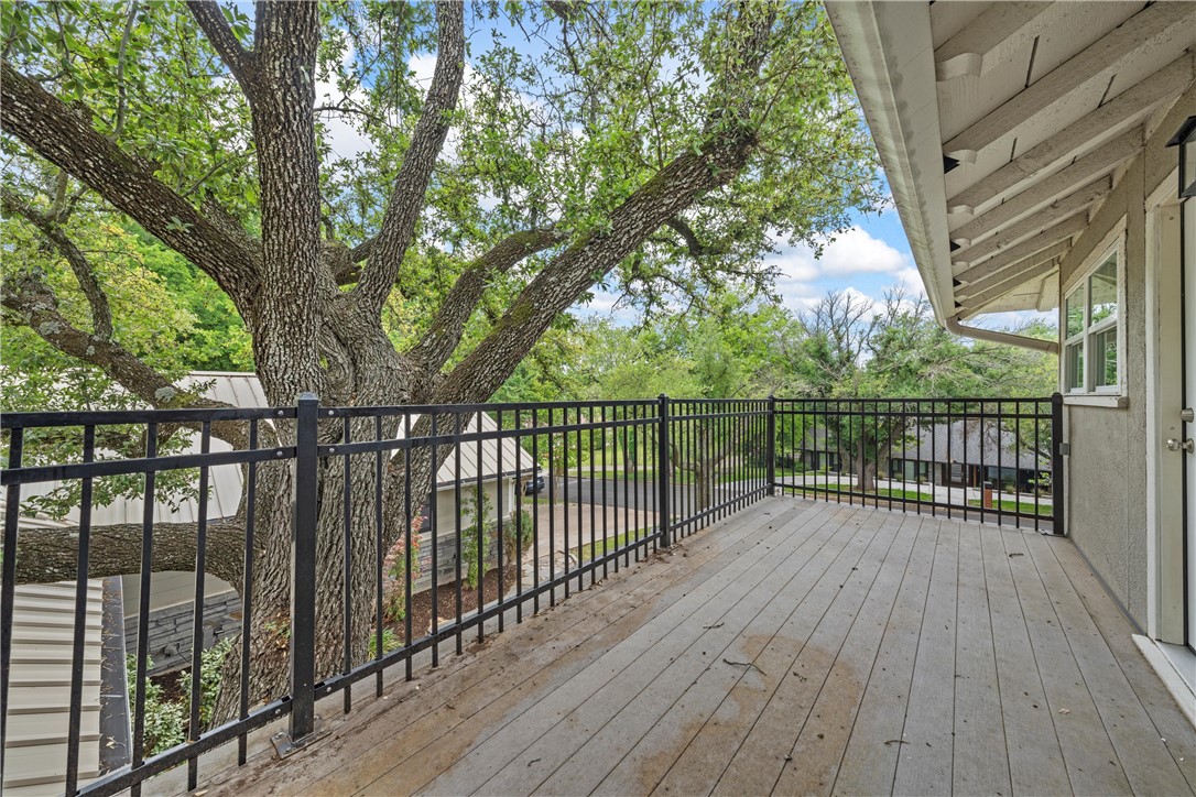 367 Broughton Drive, Woodway, Texas image 36