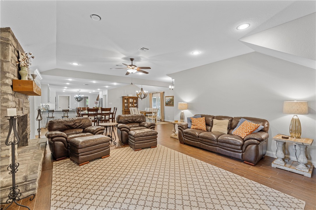 367 Broughton Drive, Woodway, Texas image 7