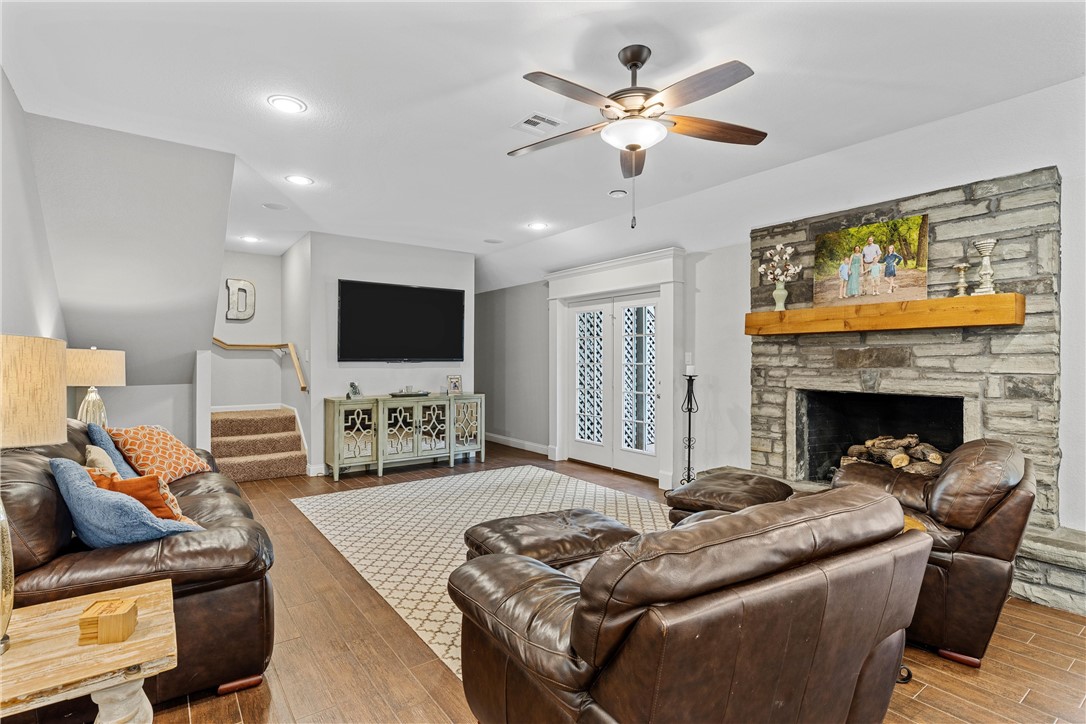 367 Broughton Drive, Woodway, Texas image 6