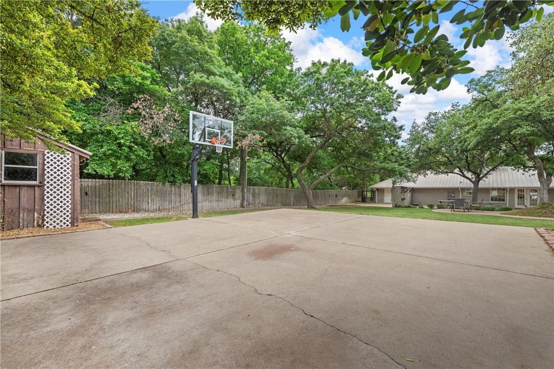 367 Broughton Drive, Woodway, Texas image 45