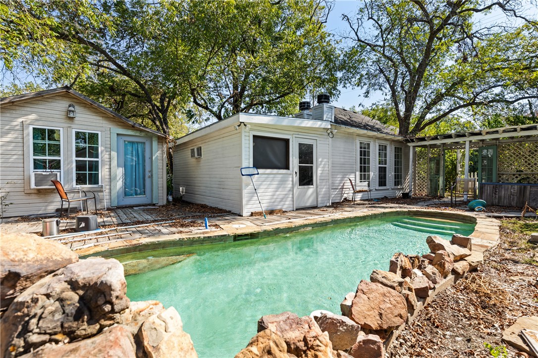 308 S Reagan Street, West, Texas image 1