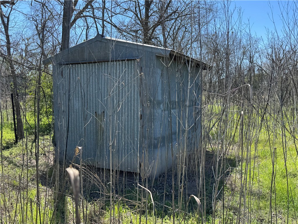 405 S 7th Street, Lott, Texas image 11