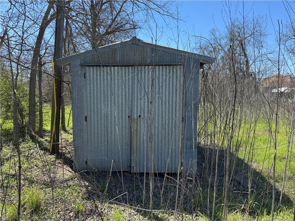 405 S 7th Street, Lott, Texas image 10