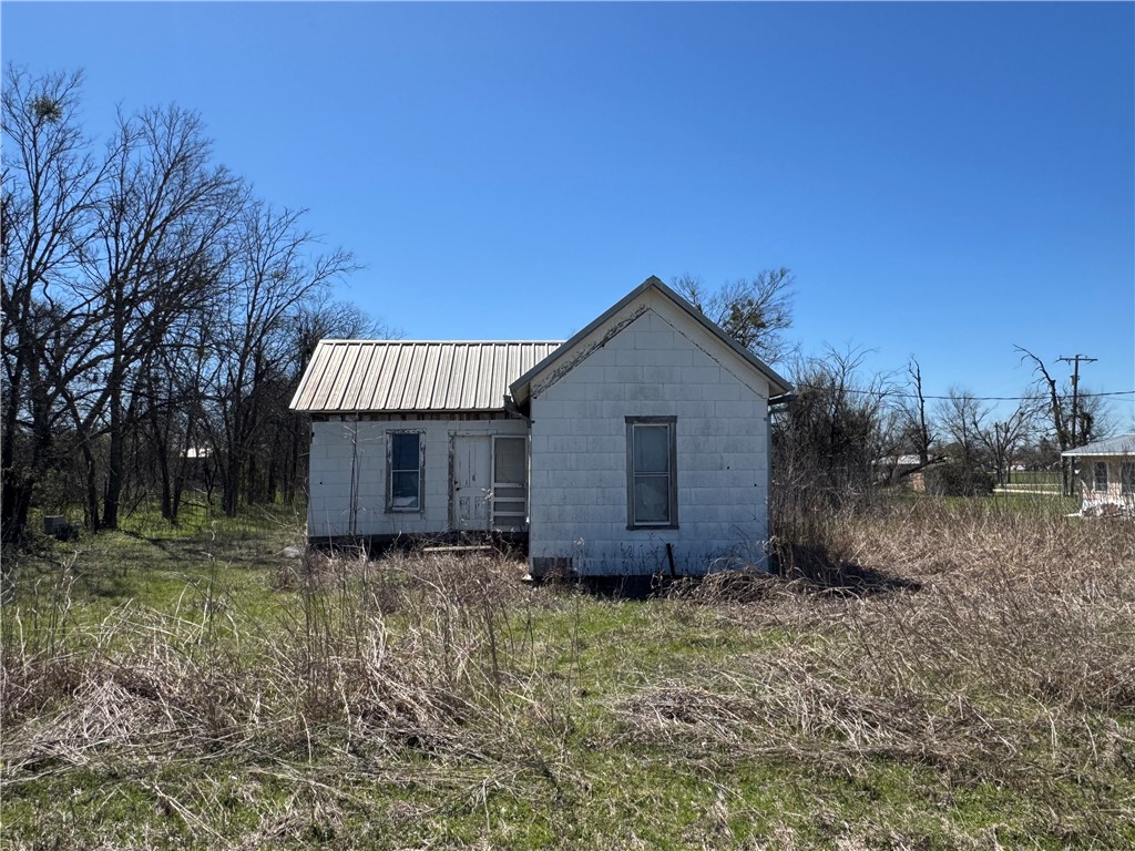 405 S 7th Street, Lott, Texas image 5