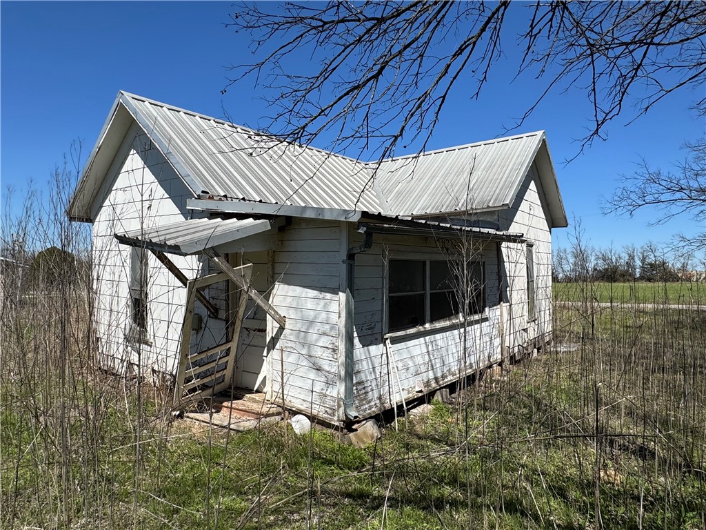 405 S 7th Street, Lott, Texas image 9