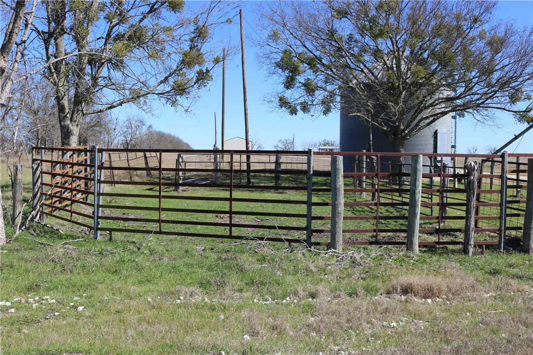 144 Cr 151, Riesel, Texas image 44