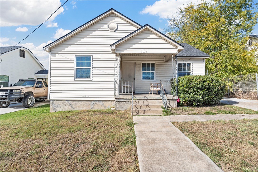 2021 Gurley Avenue, Waco, Texas image 1